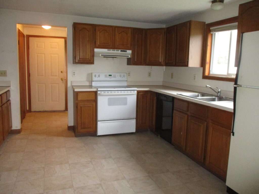 c4 condition rated kitchen-in good condition but 15-20 years old